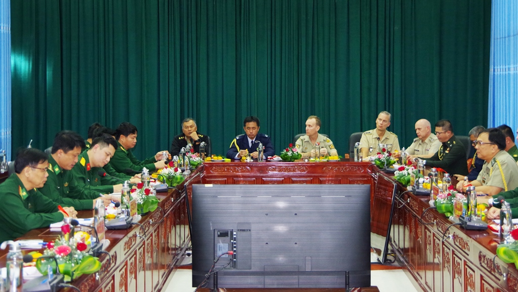 Đoàn tùy viên quân sự các nước tại Việt Nam thăm và làm việc với Bộ đội Biên phòng tỉnh Điện Biên